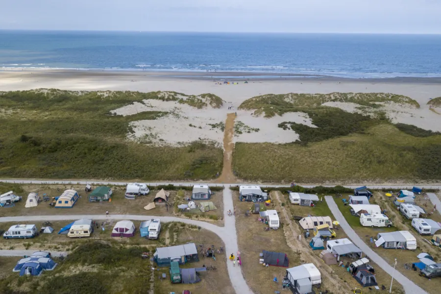 Dronefoto toegang strand